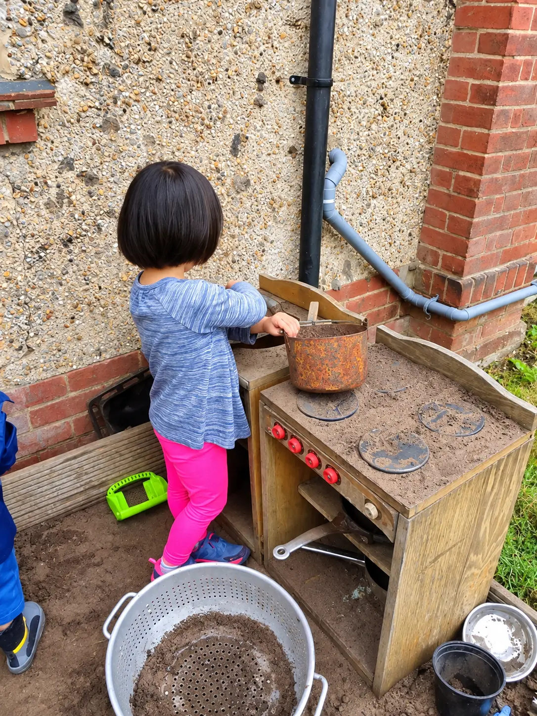 Outdoor learning at Clever Cloggs day nursery in Welling